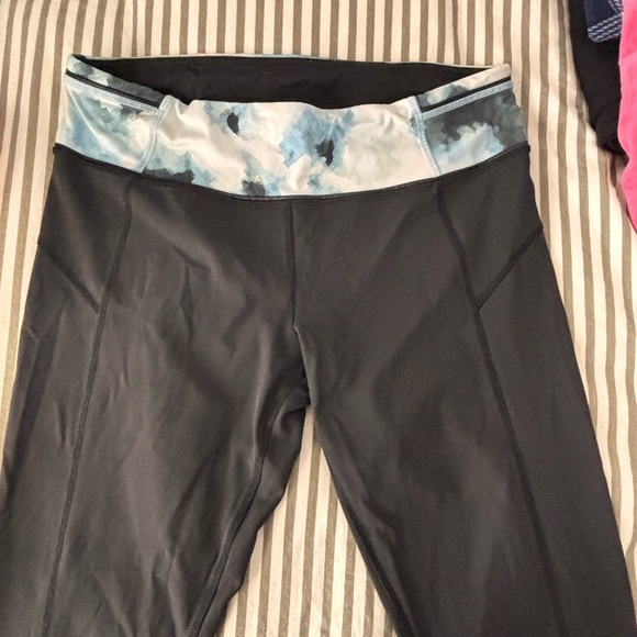Lululemon Women’s Black Leggings with Patterned Waistband Sz 10 - Picture 3 of 5